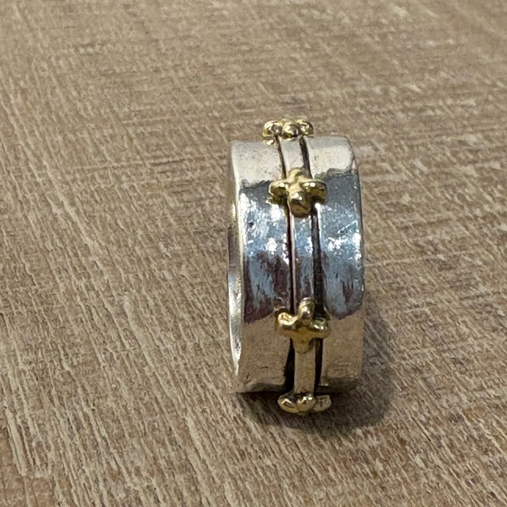 Waxing Poetic
Faith Spinner Ring, sz 8 - Picture 4 of 10